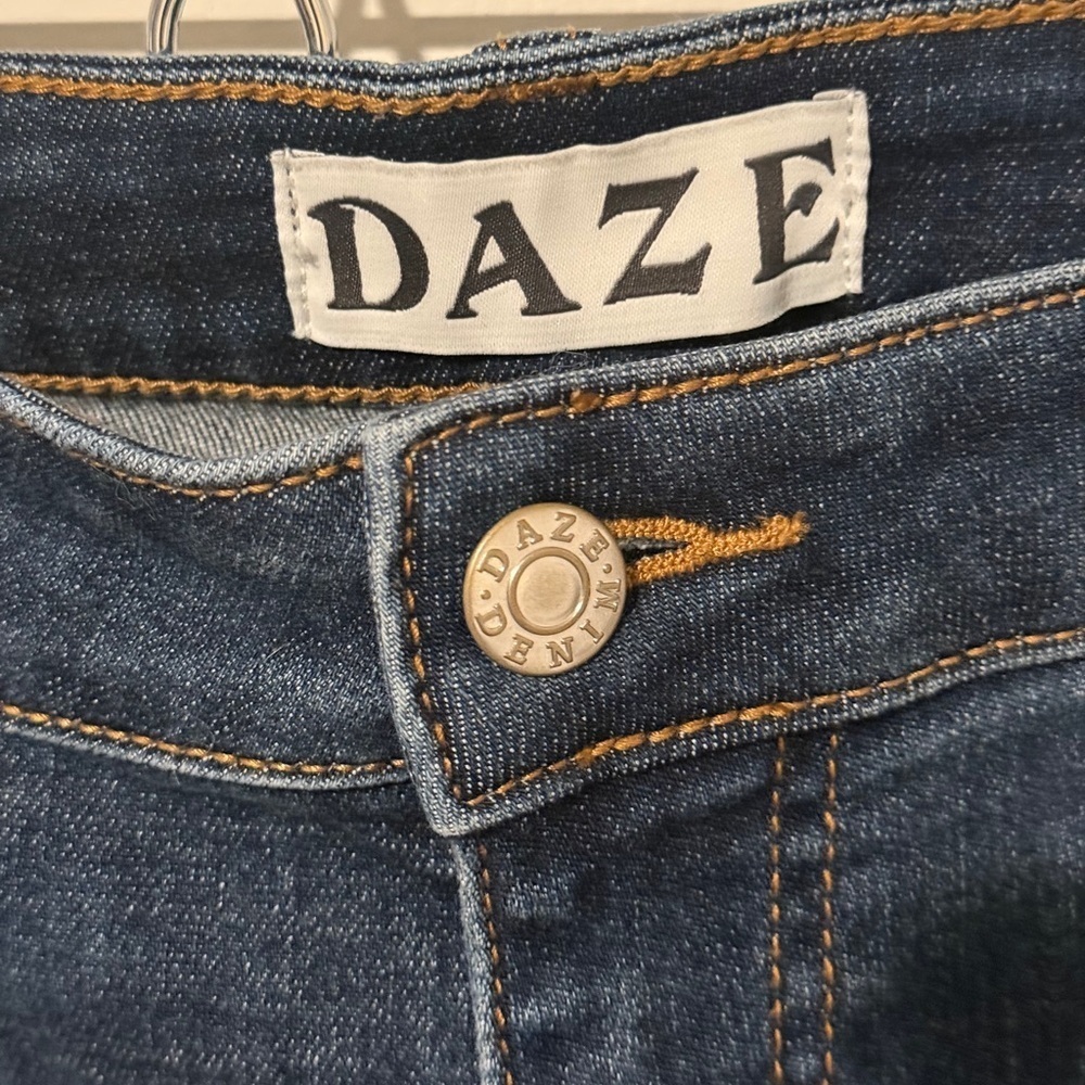 Daze Denim Distressed Mid Rise Straight Leg Jeans – Dark Wash Size 16W - Picture 3 of 8